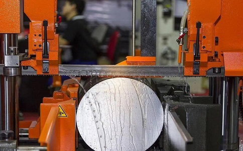 顺德立式金属带锯床切削出现跑带故障解决方法！